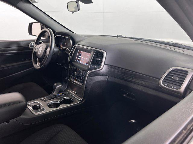 Photo of 2021 Diamond Black Crystal Pearlcoat Jeep Grand Cherokee
