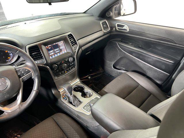Photo of 2021 Diamond Black Crystal Pearlcoat Jeep Grand Cherokee