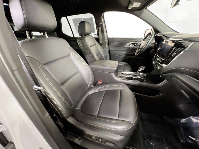 Photo of 2022 Summit White Chevrolet Traverse