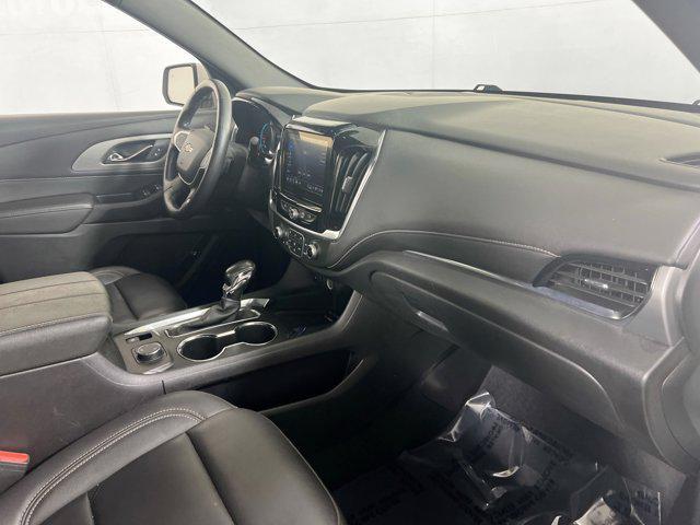 Photo of 2022 Summit White Chevrolet Traverse