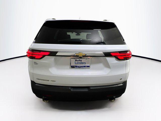 Photo of 2022 Summit White Chevrolet Traverse