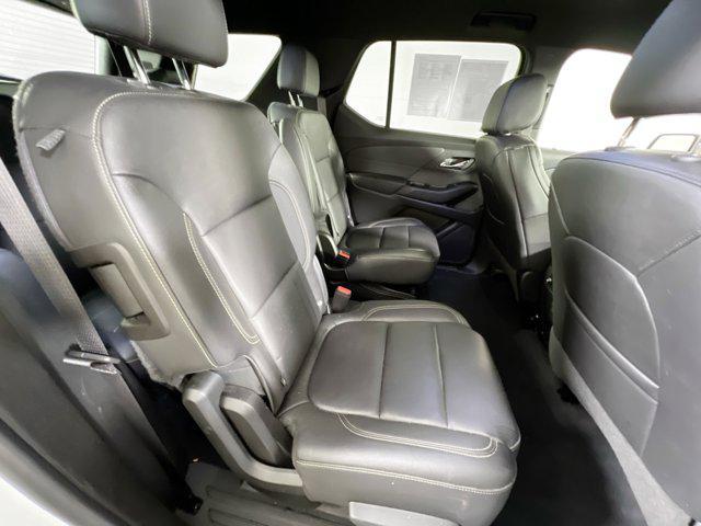Photo of 2022 Summit White Chevrolet Traverse