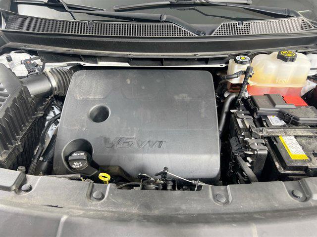 Photo of 2022 Summit White Chevrolet Traverse