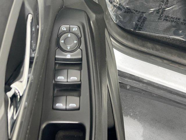 Photo of 2022 Summit White Chevrolet Traverse