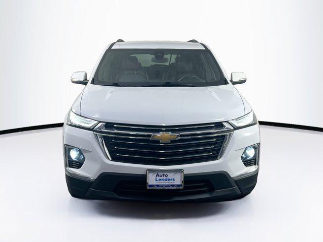 Photo of 2022 Summit White Chevrolet Traverse