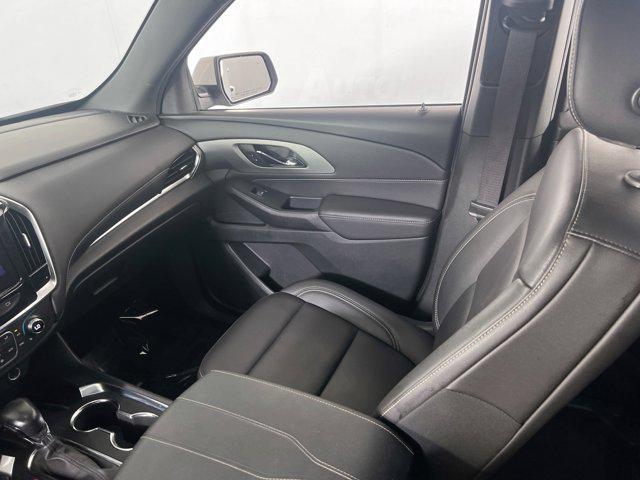 Photo of 2022 Summit White Chevrolet Traverse