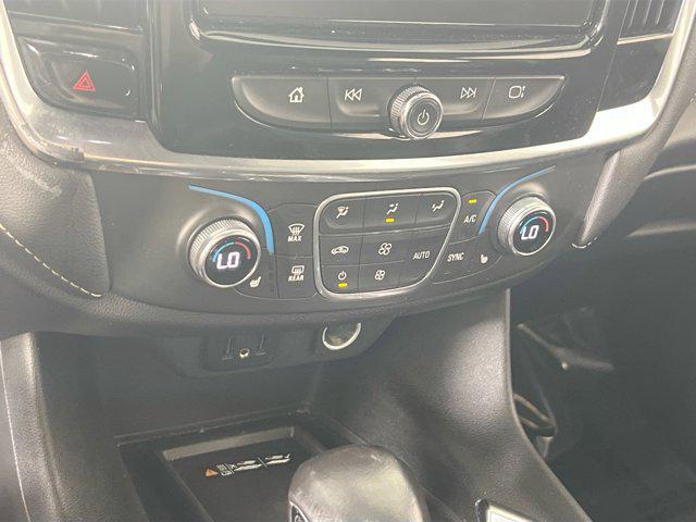 Photo of 2022 Summit White Chevrolet Traverse