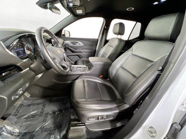 Photo of 2022 Summit White Chevrolet Traverse