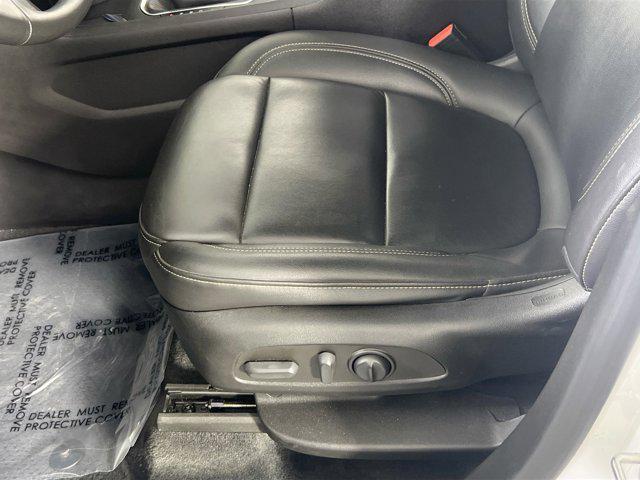 Photo of 2022 Summit White Chevrolet Traverse