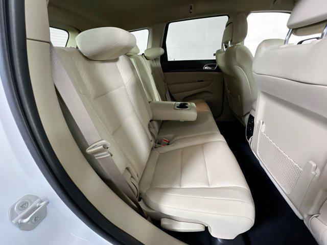 Photo of 2022 Bright White Clearcoat Jeep Grand Cherokee
