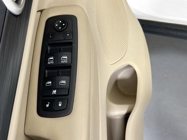 Photo of 2022 Bright White Clearcoat Jeep Grand Cherokee
