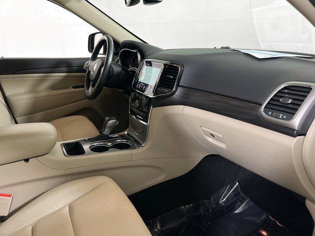 Photo of 2022 Bright White Clearcoat Jeep Grand Cherokee