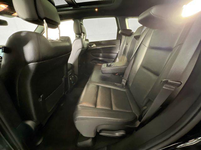 Photo of 2022 Diamond Black Crystal Pearlcoat Jeep Grand Cherokee