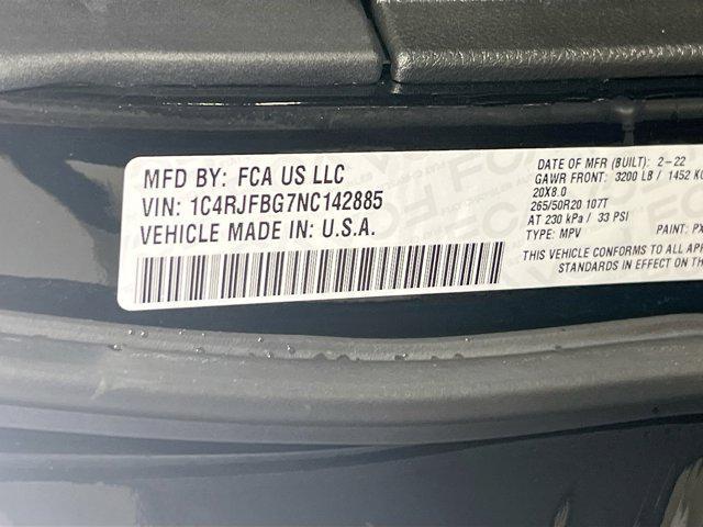 Photo of 2022 Diamond Black Crystal Pearlcoat Jeep Grand Cherokee