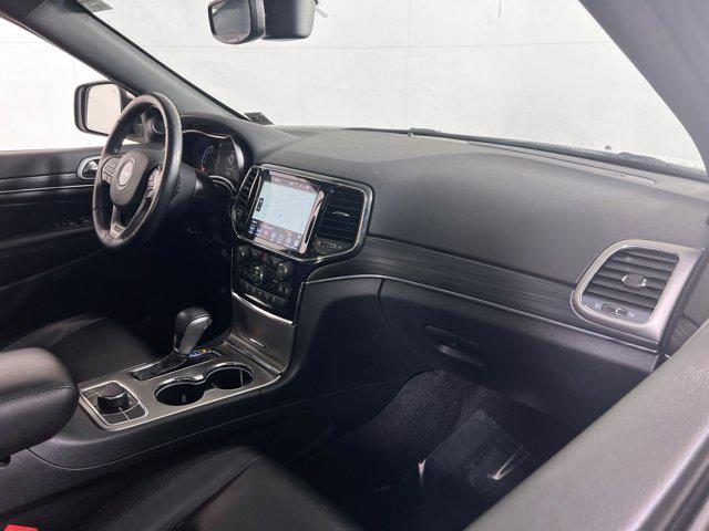 Photo of 2021 Bright White Clearcoat Jeep Grand Cherokee