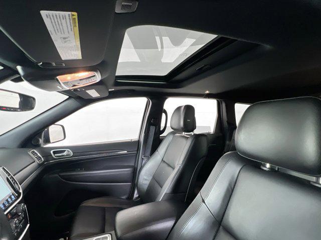 Photo of 2021 Bright White Clearcoat Jeep Grand Cherokee