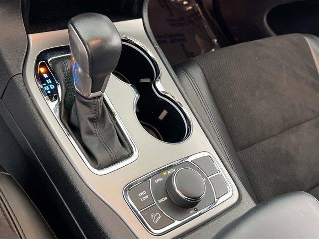 Photo of 2022 Bright White Clearcoat Jeep Grand Cherokee