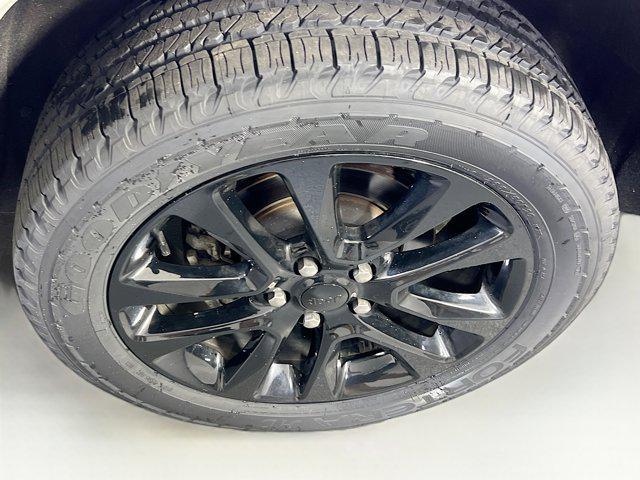 Photo of 2022 Bright White Clearcoat Jeep Grand Cherokee