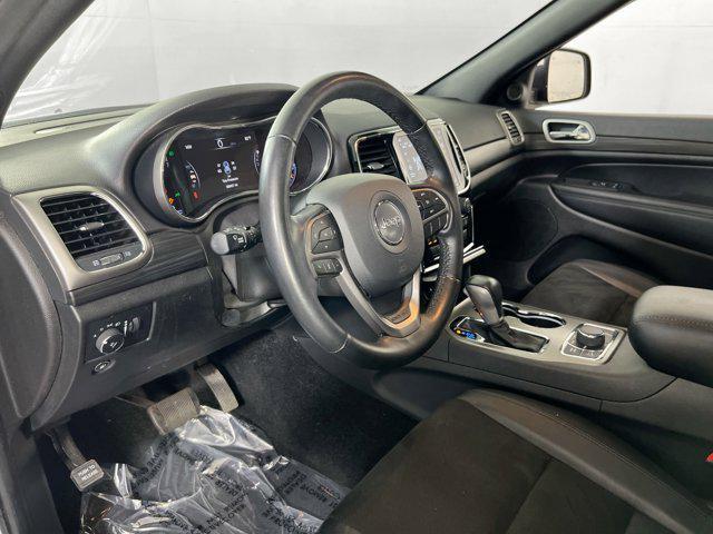Photo of 2022 Bright White Clearcoat Jeep Grand Cherokee