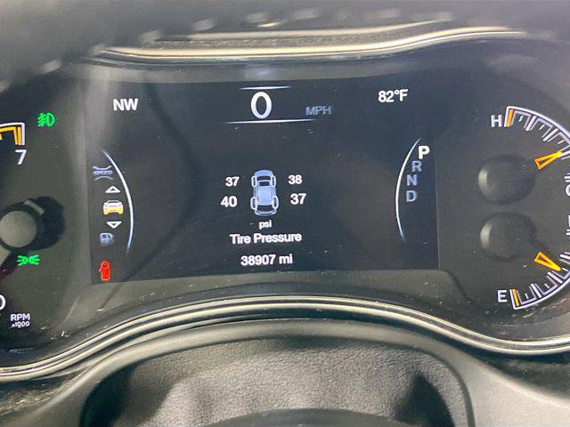 Photo of 2022 Bright White Clearcoat Jeep Grand Cherokee