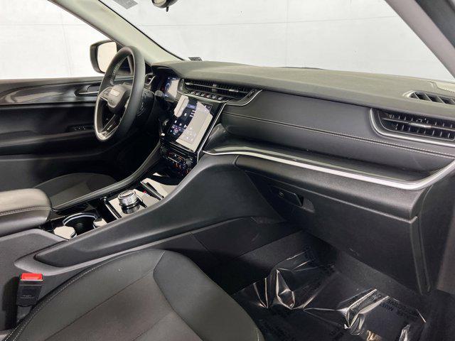 Photo of 2023 Bright White Clearcoat Jeep Grand Cherokee
