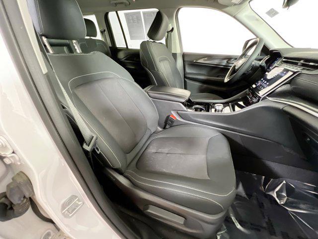 Photo of 2023 Bright White Clearcoat Jeep Grand Cherokee