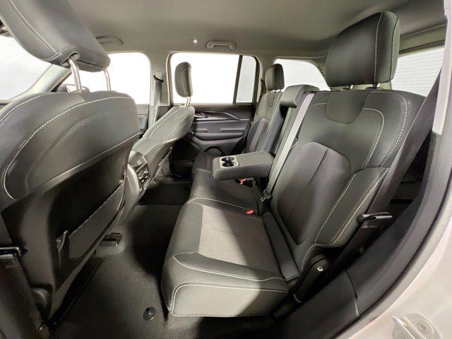 Photo of 2023 Bright White Clearcoat Jeep Grand Cherokee
