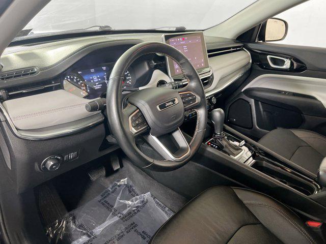 Photo of 2022 Diamond Black Crystal Pearlcoat Jeep Compass