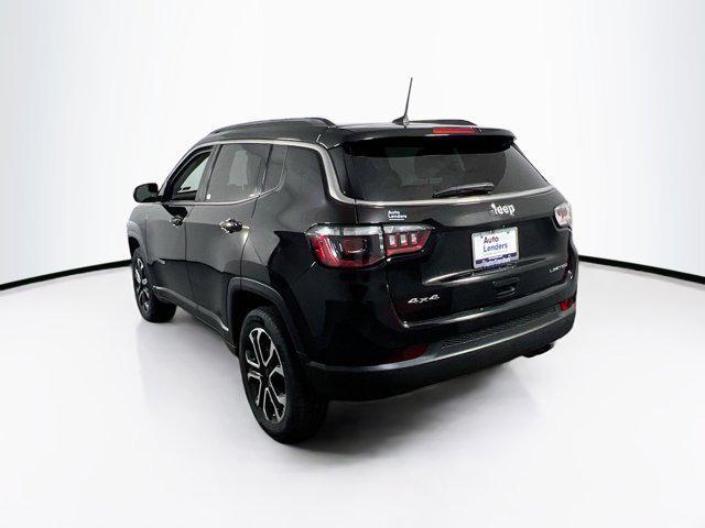Photo of 2022 Diamond Black Crystal Pearlcoat Jeep Compass