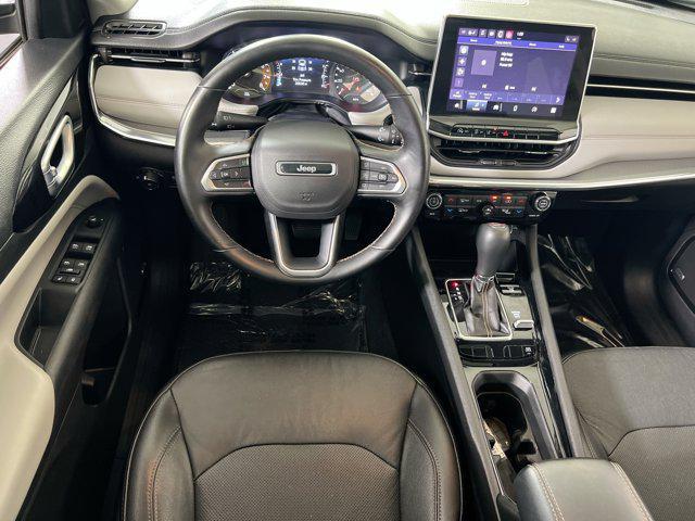 Photo of 2022 Diamond Black Crystal Pearlcoat Jeep Compass