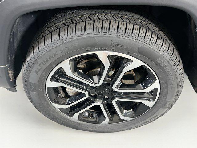 Photo of 2022 Diamond Black Crystal Pearlcoat Jeep Compass