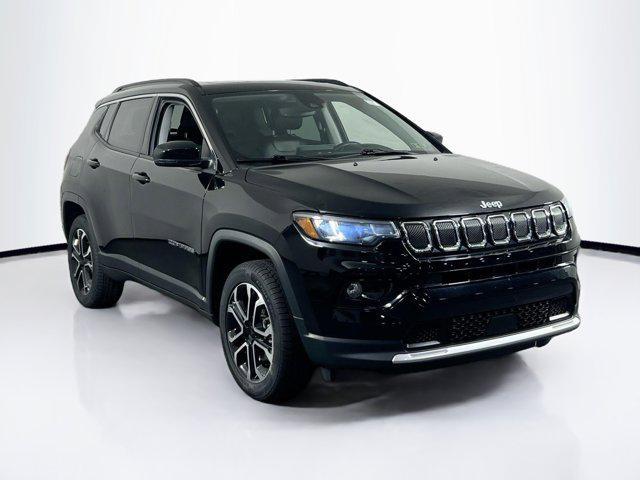 Photo of 2022 Diamond Black Crystal Pearlcoat Jeep Compass