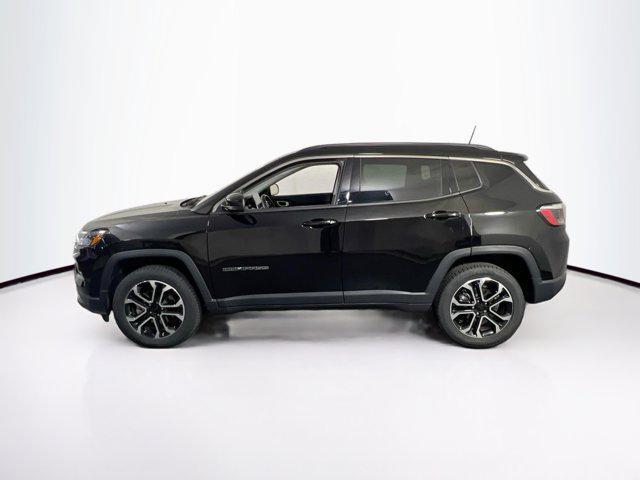 Photo of 2022 Diamond Black Crystal Pearlcoat Jeep Compass