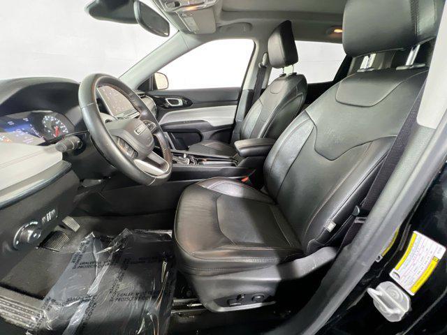 Photo of 2022 Diamond Black Crystal Pearlcoat Jeep Compass