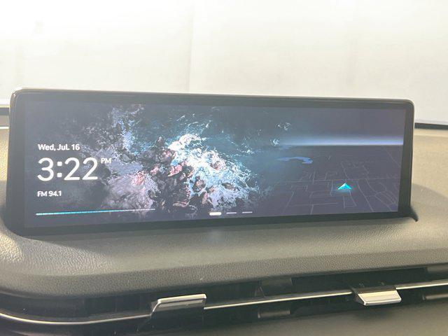 Photo of 2022 Alta White Genesis GV70