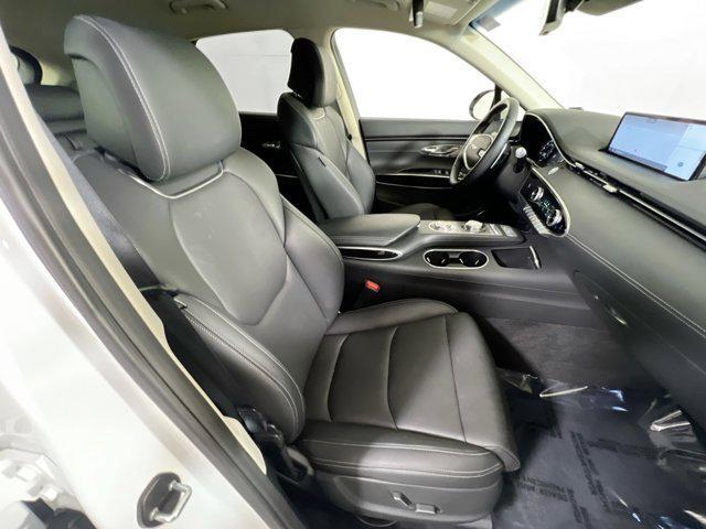 Photo of 2022 Alta White Genesis GV70