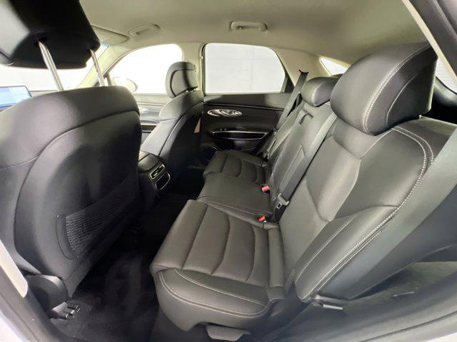 Photo of 2022 Alta White Genesis GV70