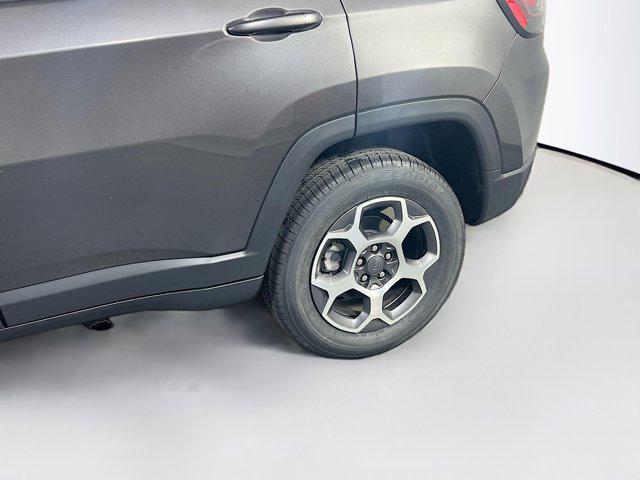Photo of 2022 Granite Crystal Metallic Clearcoat Jeep Compass
