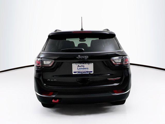 Photo of 2022 Diamond Black Crystal Pearlcoat Jeep Compass