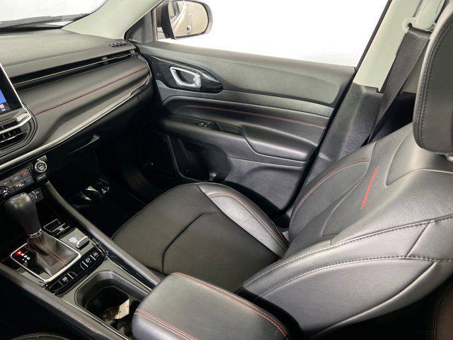 Photo of 2022 Diamond Black Crystal Pearlcoat Jeep Compass