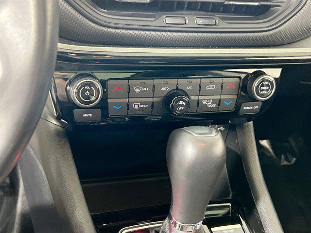 Photo of 2022 Diamond Black Crystal Pearlcoat Jeep Compass