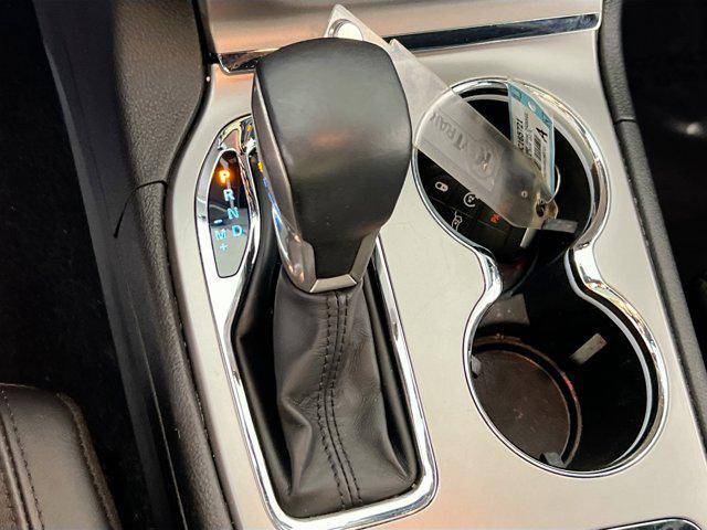 Photo of 2022 Bright White Clearcoat Jeep Grand Cherokee