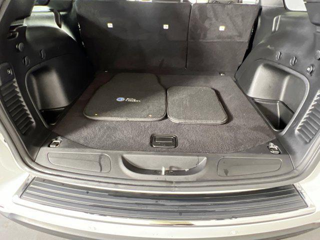 Photo of 2022 Bright White Clearcoat Jeep Grand Cherokee