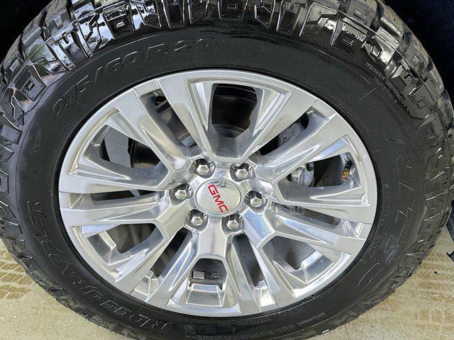 Photo of 2023 White Frost Tricoat GMC Sierra 1500