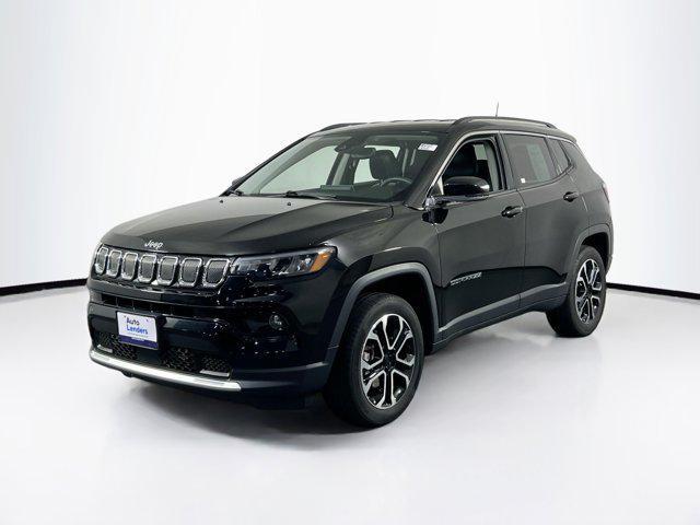 Photo of 2022 Diamond Black Crystal Pearlcoat Jeep Compass
