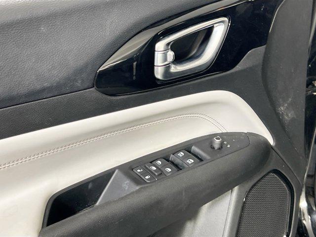 Photo of 2022 Diamond Black Crystal Pearlcoat Jeep Compass