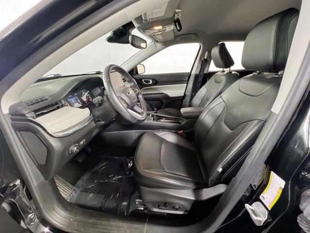 Photo of 2022 Diamond Black Crystal Pearlcoat Jeep Compass