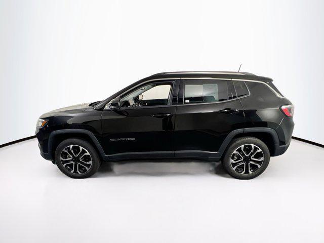 Photo of 2022 Diamond Black Crystal Pearlcoat Jeep Compass