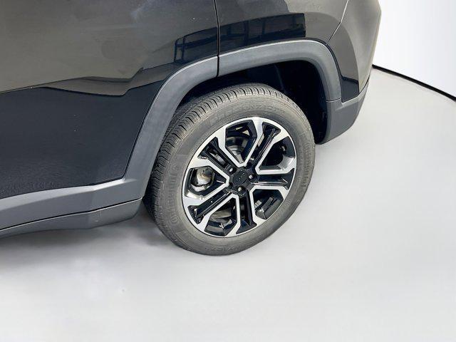 Photo of 2022 Diamond Black Crystal Pearlcoat Jeep Compass