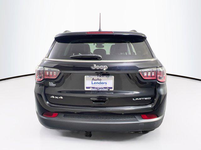 Photo of 2022 Diamond Black Crystal Pearlcoat Jeep Compass